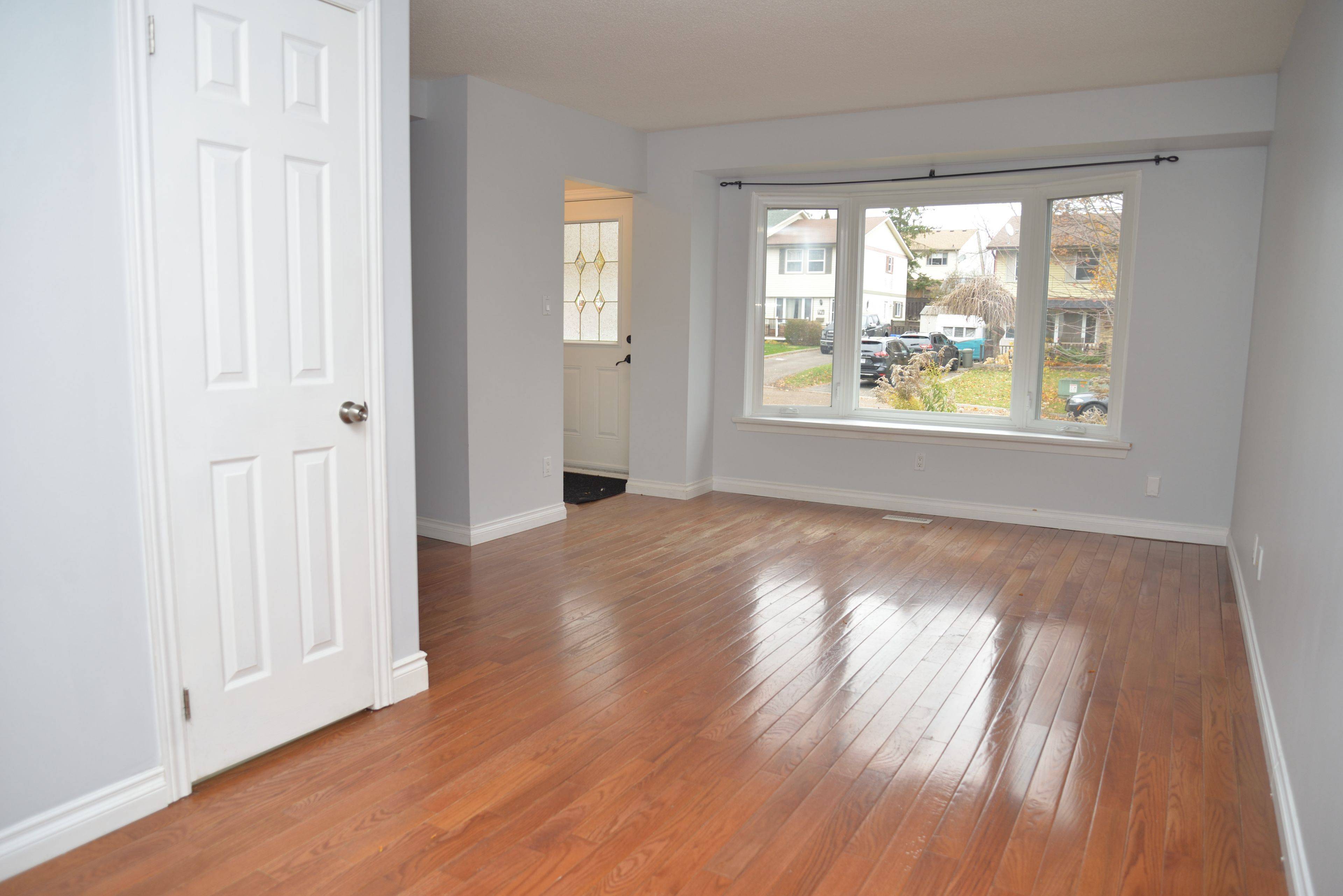 Oshawa, ON L1J 6V3,338 Homestead CT