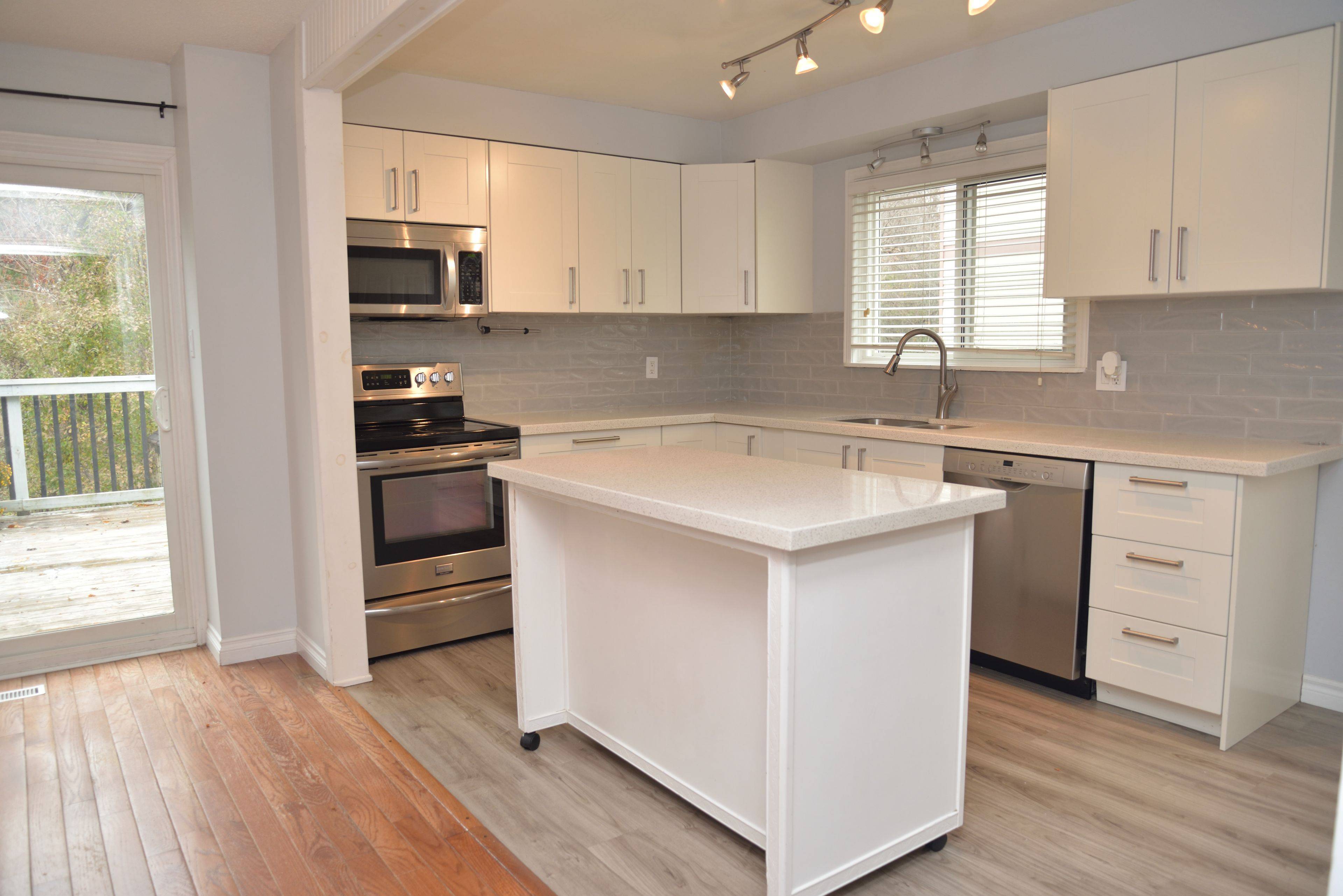 Oshawa, ON L1J 6V3,338 Homestead CT