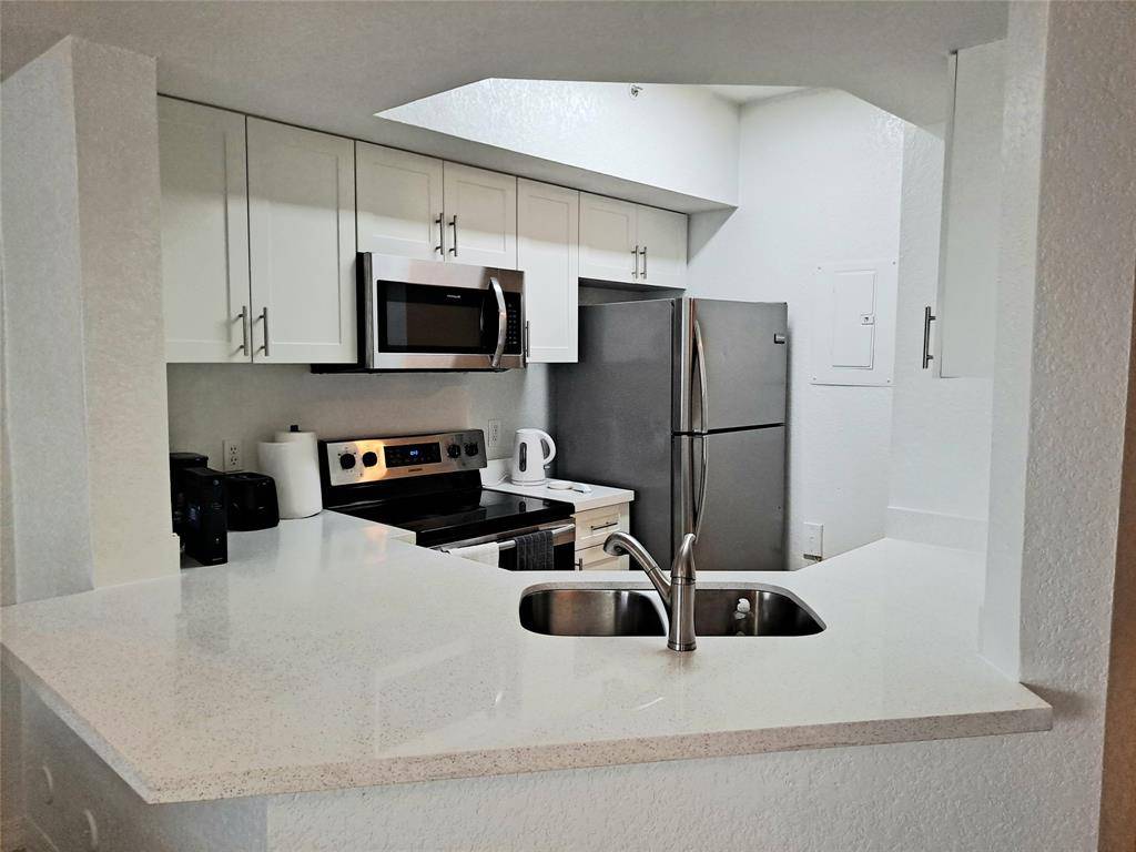 Sunrise, FL 33325,705 SW 148th Ave #207