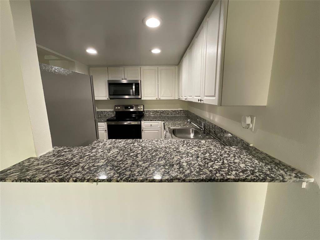 North Miami Beach, FL 33179,19455 NE 10 Ave #4-116