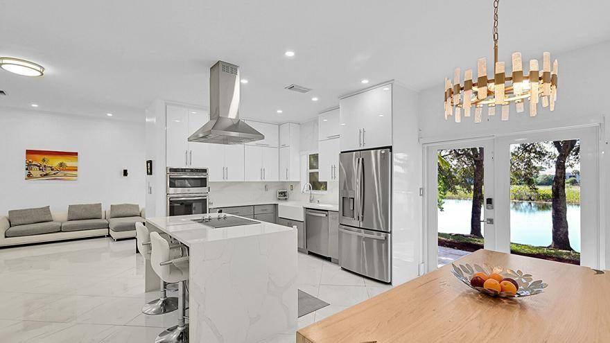 Pembroke Pines, FL 33028,518 NW 130th Way