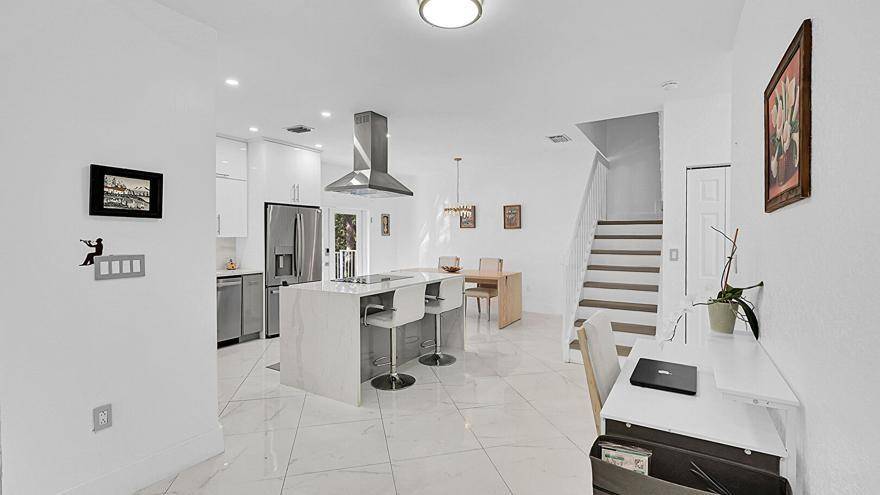 Pembroke Pines, FL 33028,518 NW 130th Way