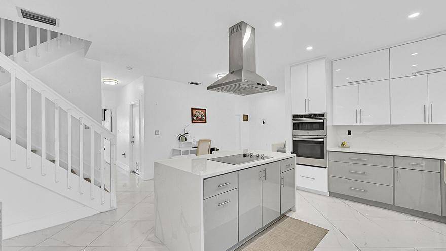 Pembroke Pines, FL 33028,518 NW 130th Way