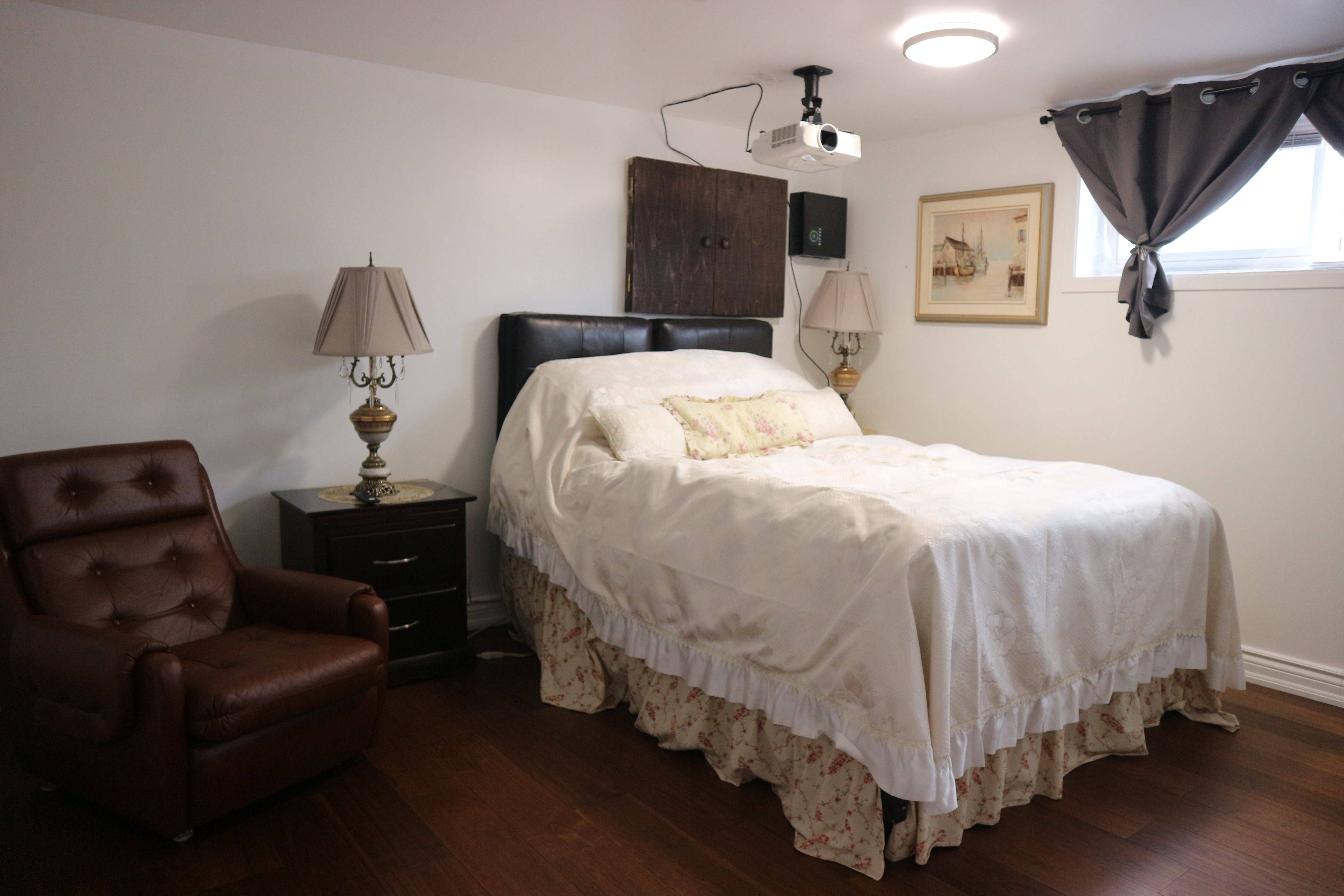 Toronto W10, ON M9V 2P5,11 Bankfield DR #B1