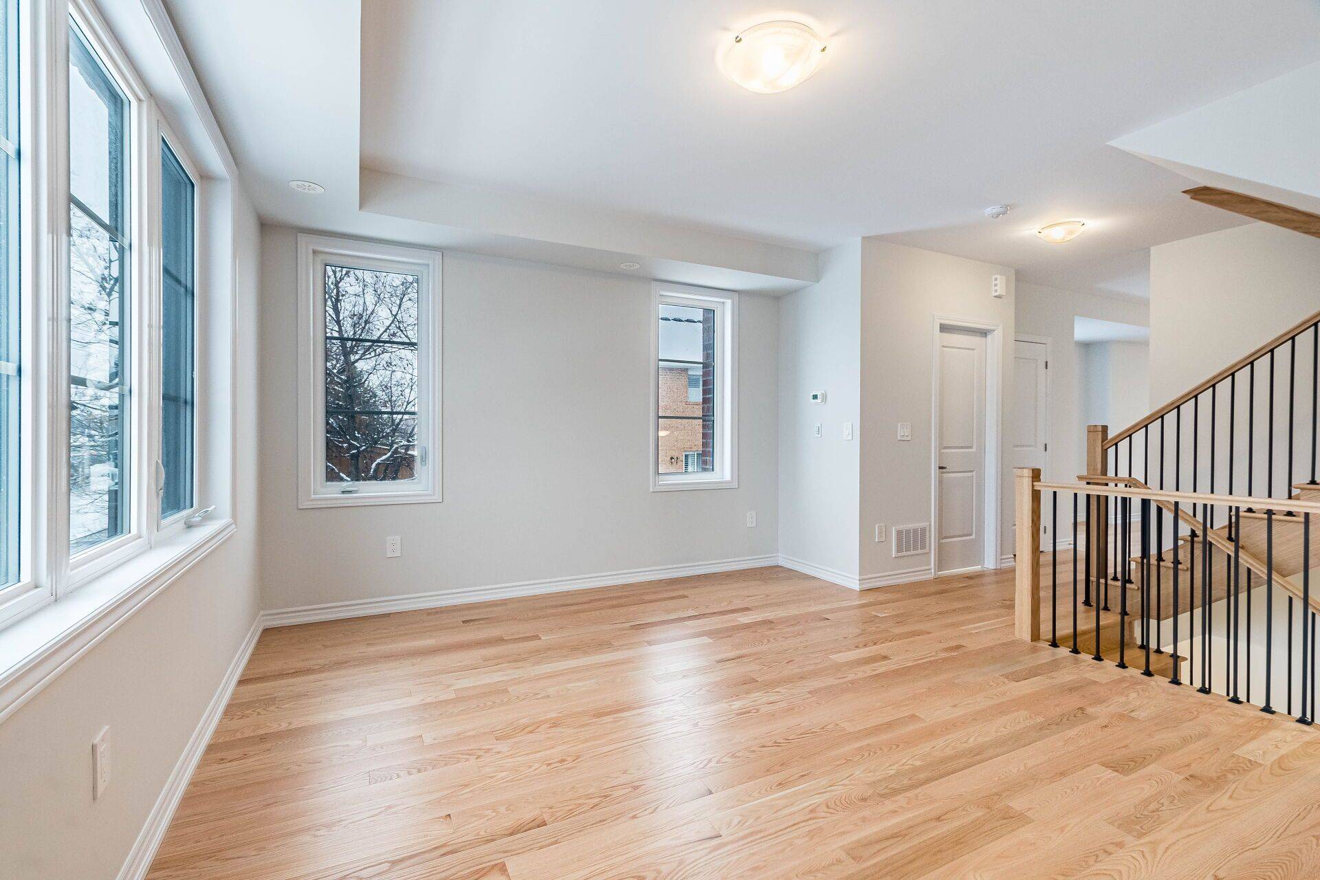 Mississauga, ON L5V 2V9,5907 Saigon ST