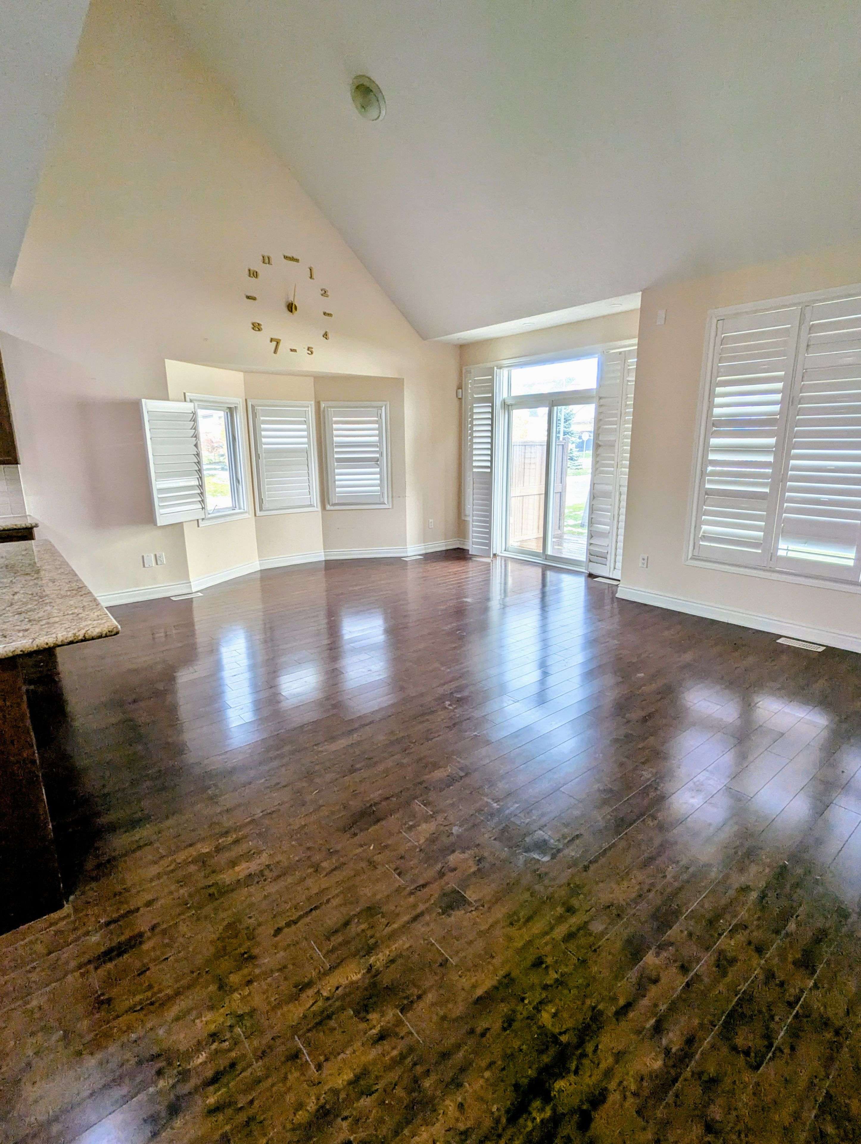 Mono, ON L9Y 0B3,200 kingfisher DR #136