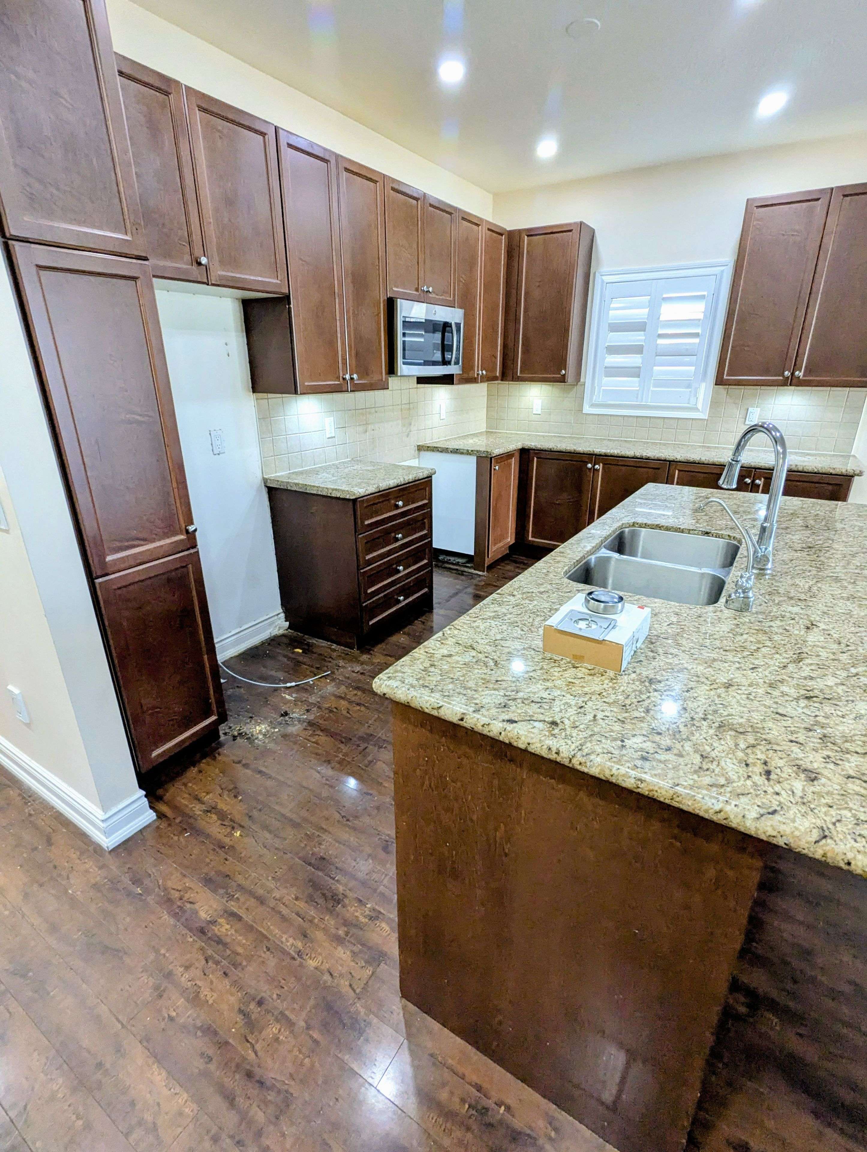 Mono, ON L9Y 0B3,200 kingfisher DR #136