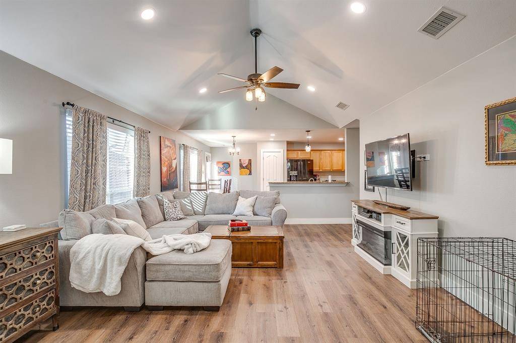 Joshua, TX 76058,407 Grayson