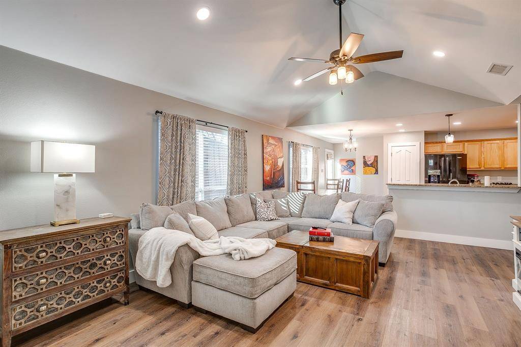 Joshua, TX 76058,407 Grayson