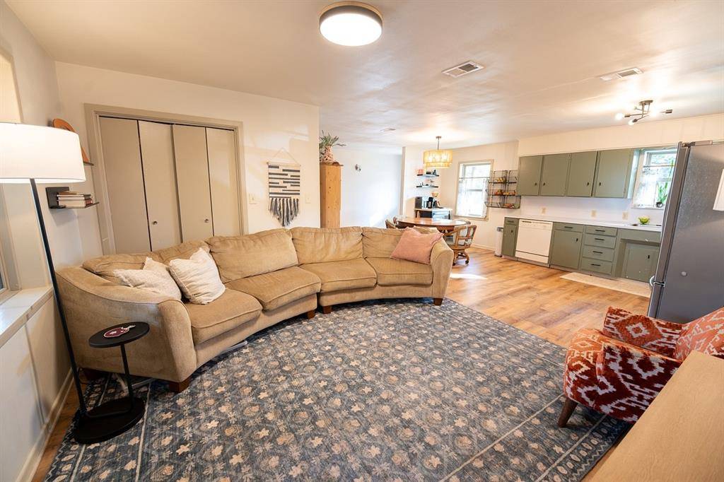 Lindale, TX 75771,509 W South Street