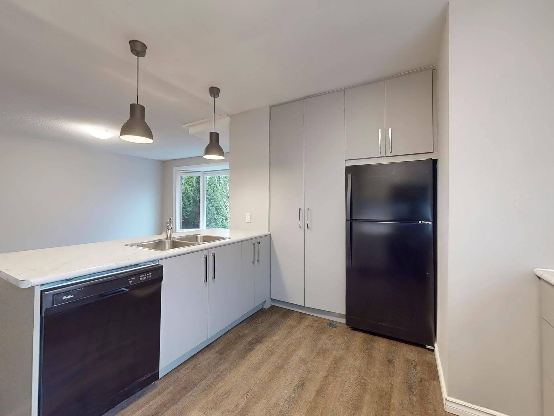 Whitby, ON L1N 1Z2,333 Rosedale DR