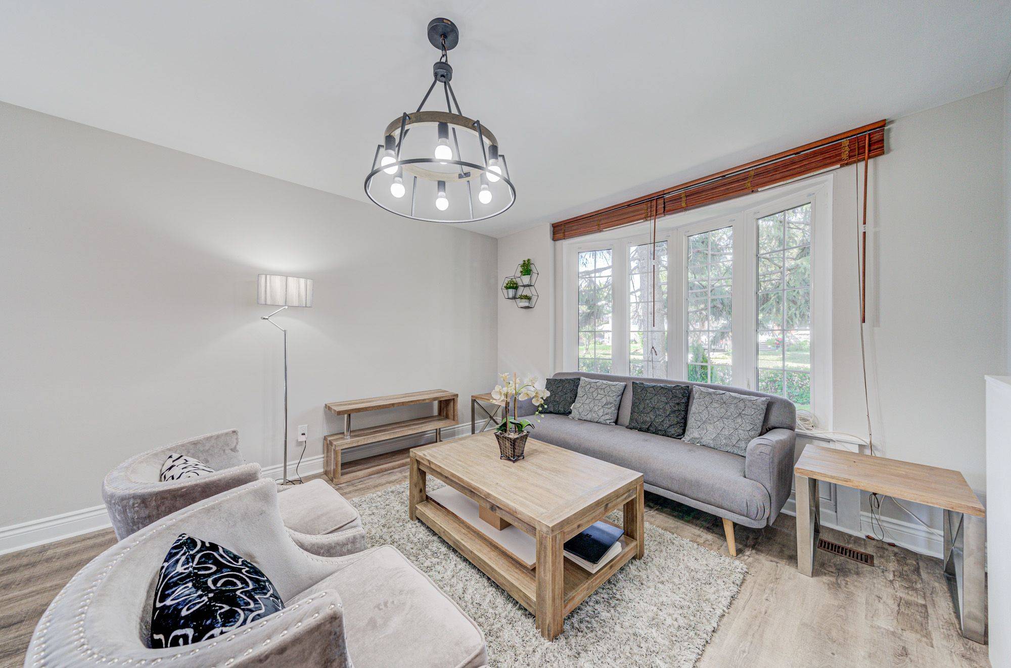 Toronto E04, ON M1P 1M7,2 Vankirk RD #Main Floor