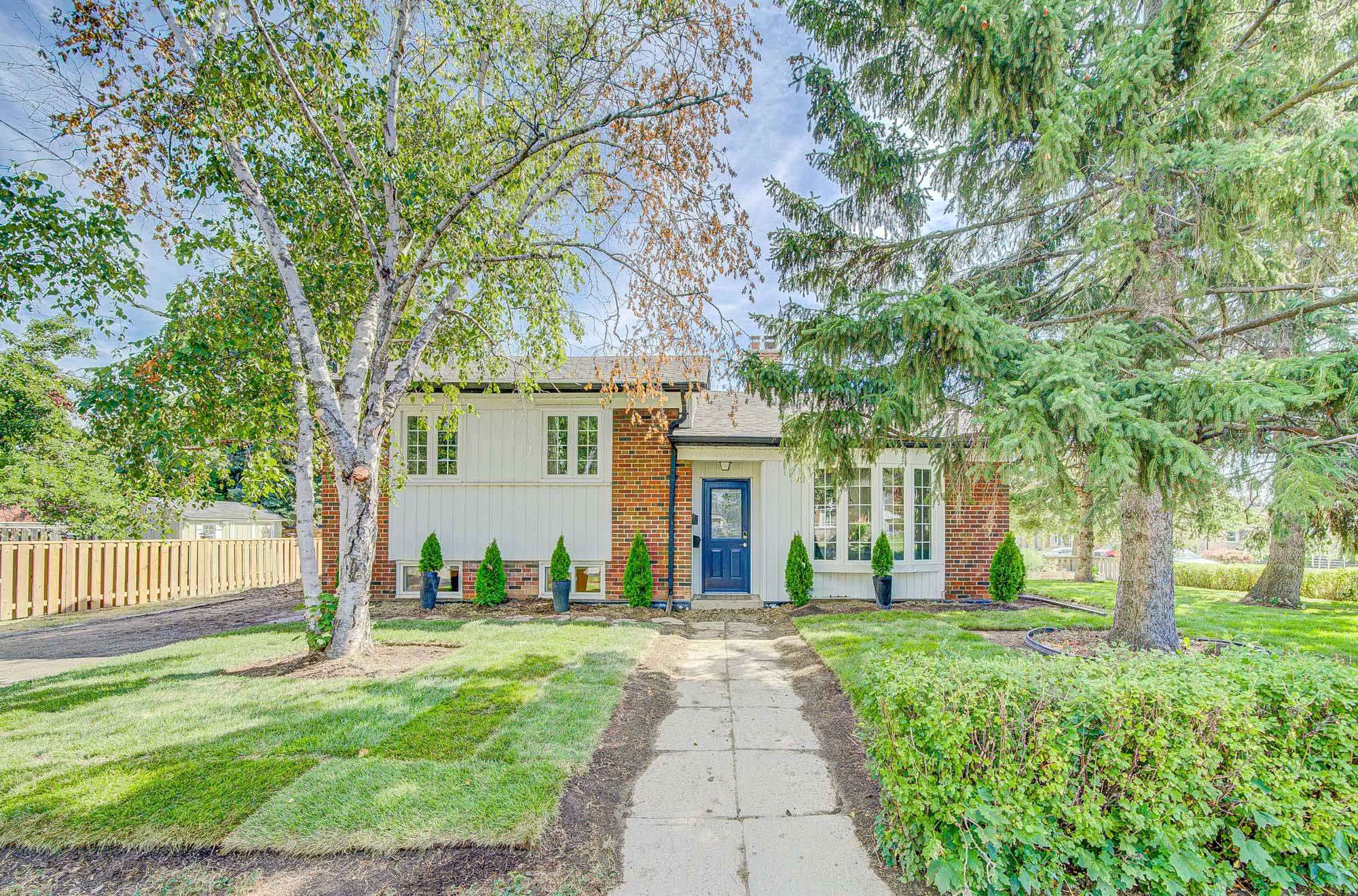 Toronto E04, ON M1P 1M7,2 Vankirk RD #Main Floor