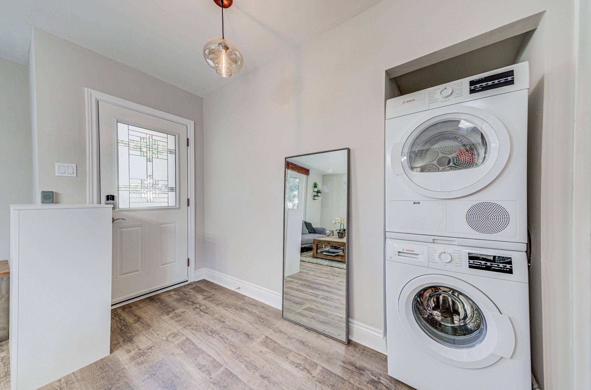 Toronto E04, ON M1P 1M7,2 Vankirk RD #Main Floor