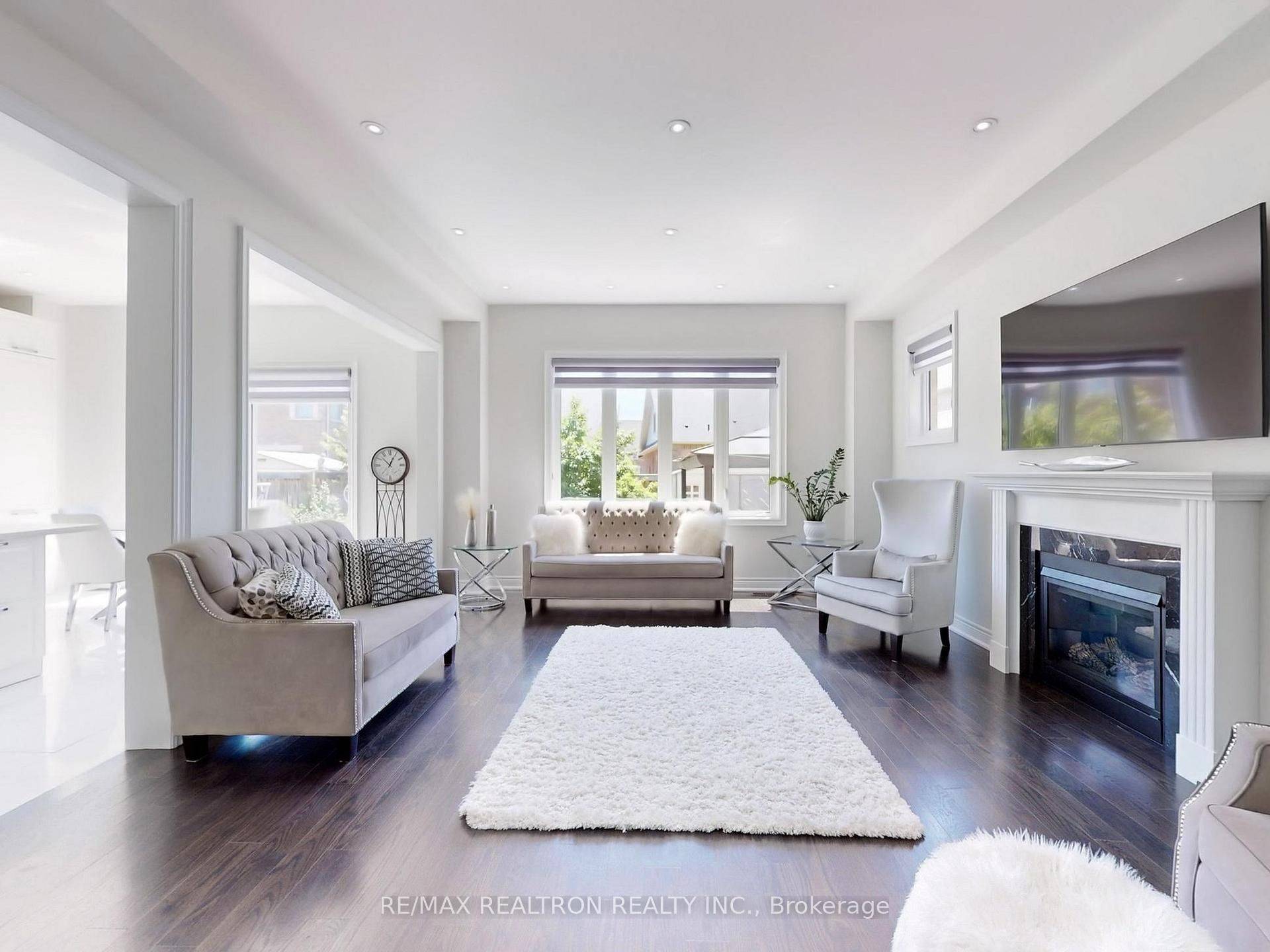 Bradford West Gwillimbury, ON L3Z 0S9,39 Aelick CT