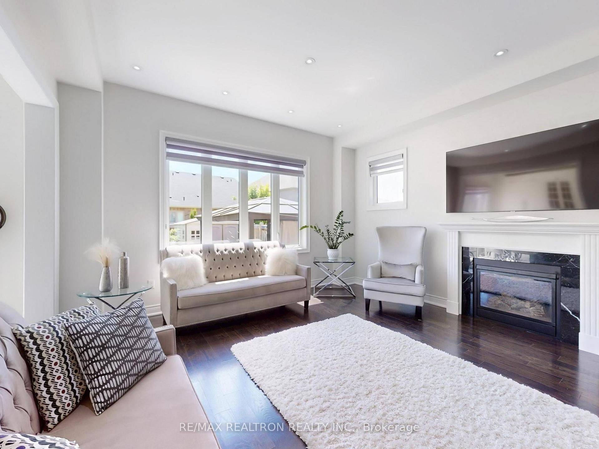 Bradford West Gwillimbury, ON L3Z 0S9,39 Aelick CT