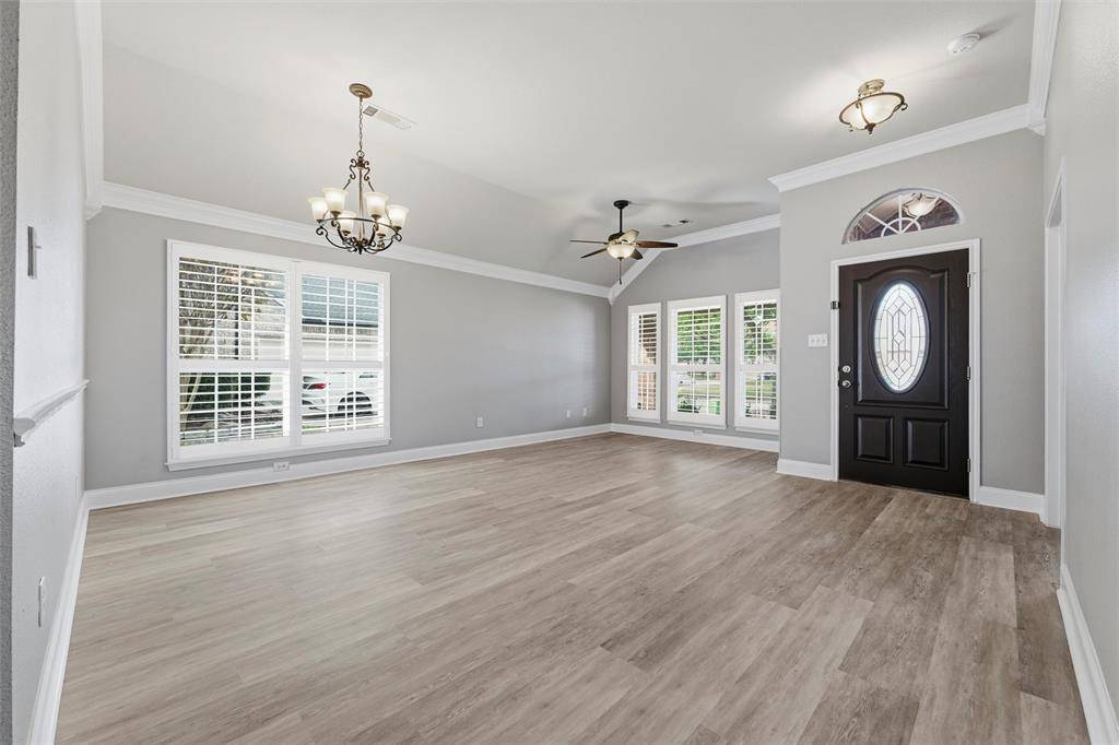 Grand Prairie, TX 75052,5867 Grayco Drive