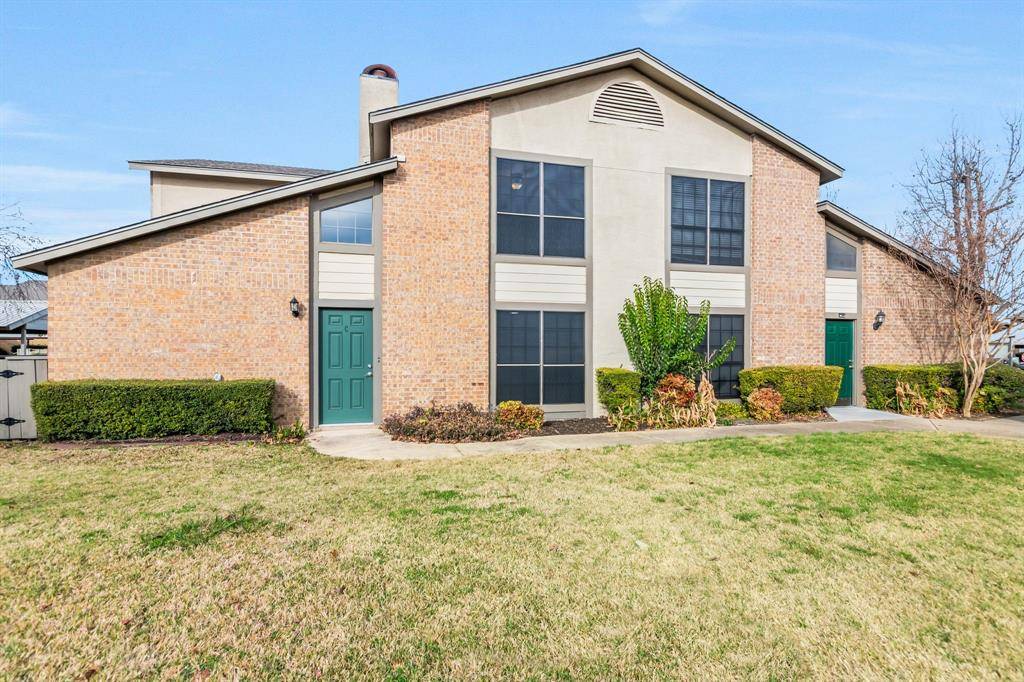 Hurst, TX 76054,352 W Harwood Road #C