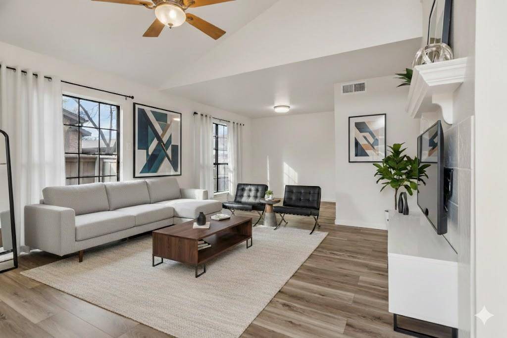 Hurst, TX 76054,352 W Harwood Road #C