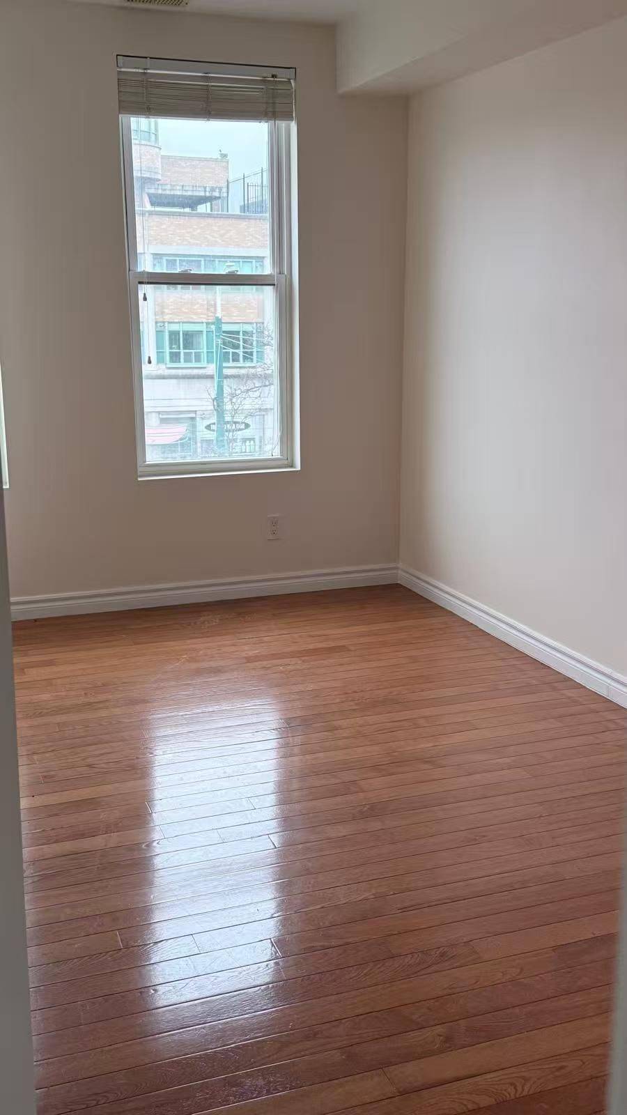 Toronto C01, ON M5T 2G6,413 Spadina AVE #301