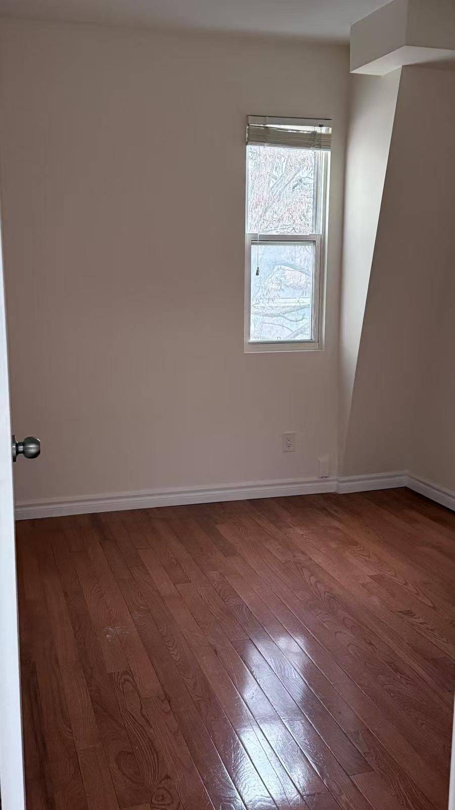 Toronto C01, ON M5T 2G6,413 Spadina AVE #301