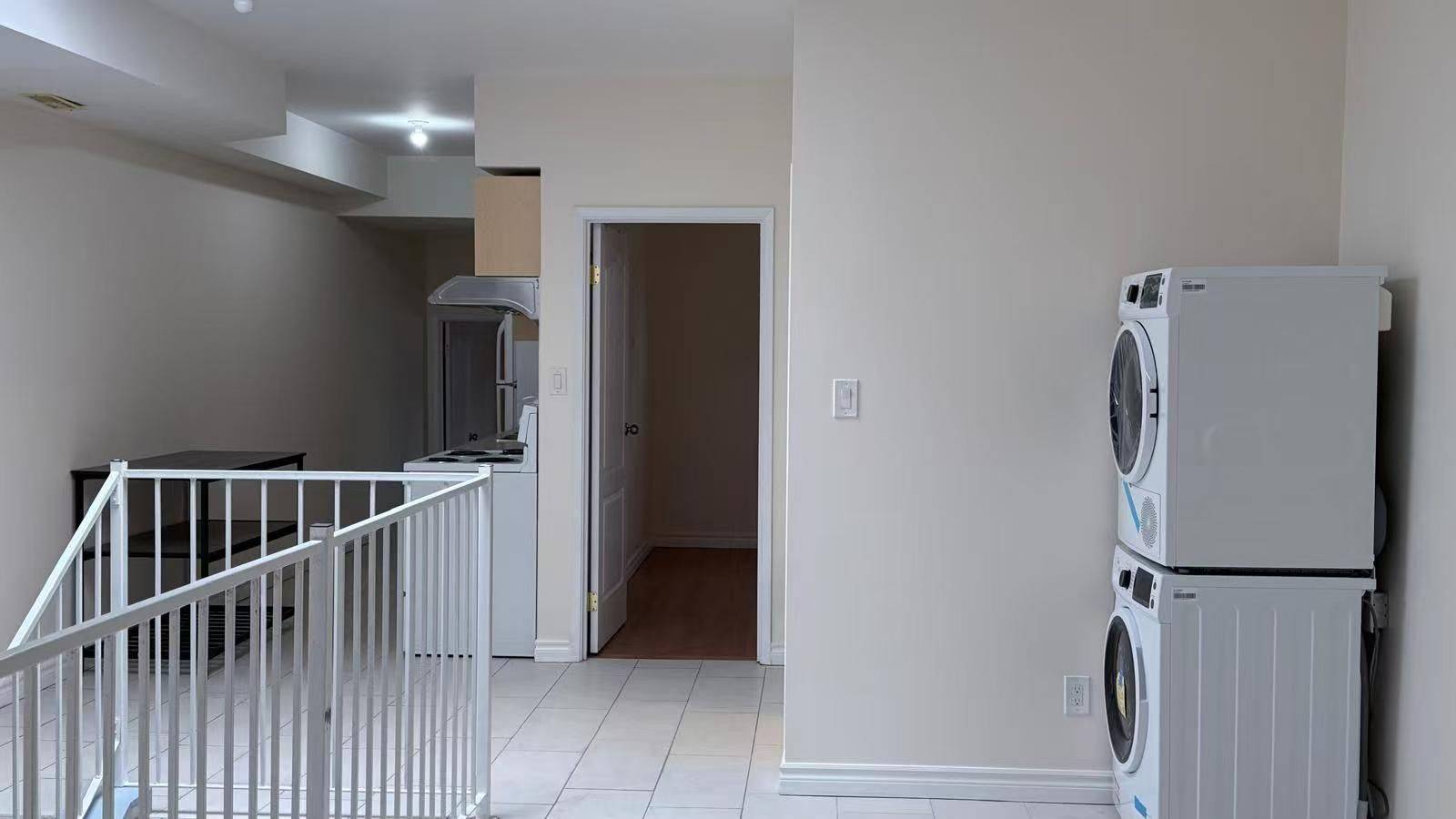 Toronto C01, ON M5T 2G6,413 Spadina AVE #301