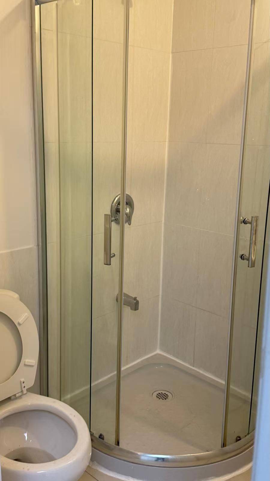 Toronto C01, ON M5T 2G6,413 Spadina AVE #301