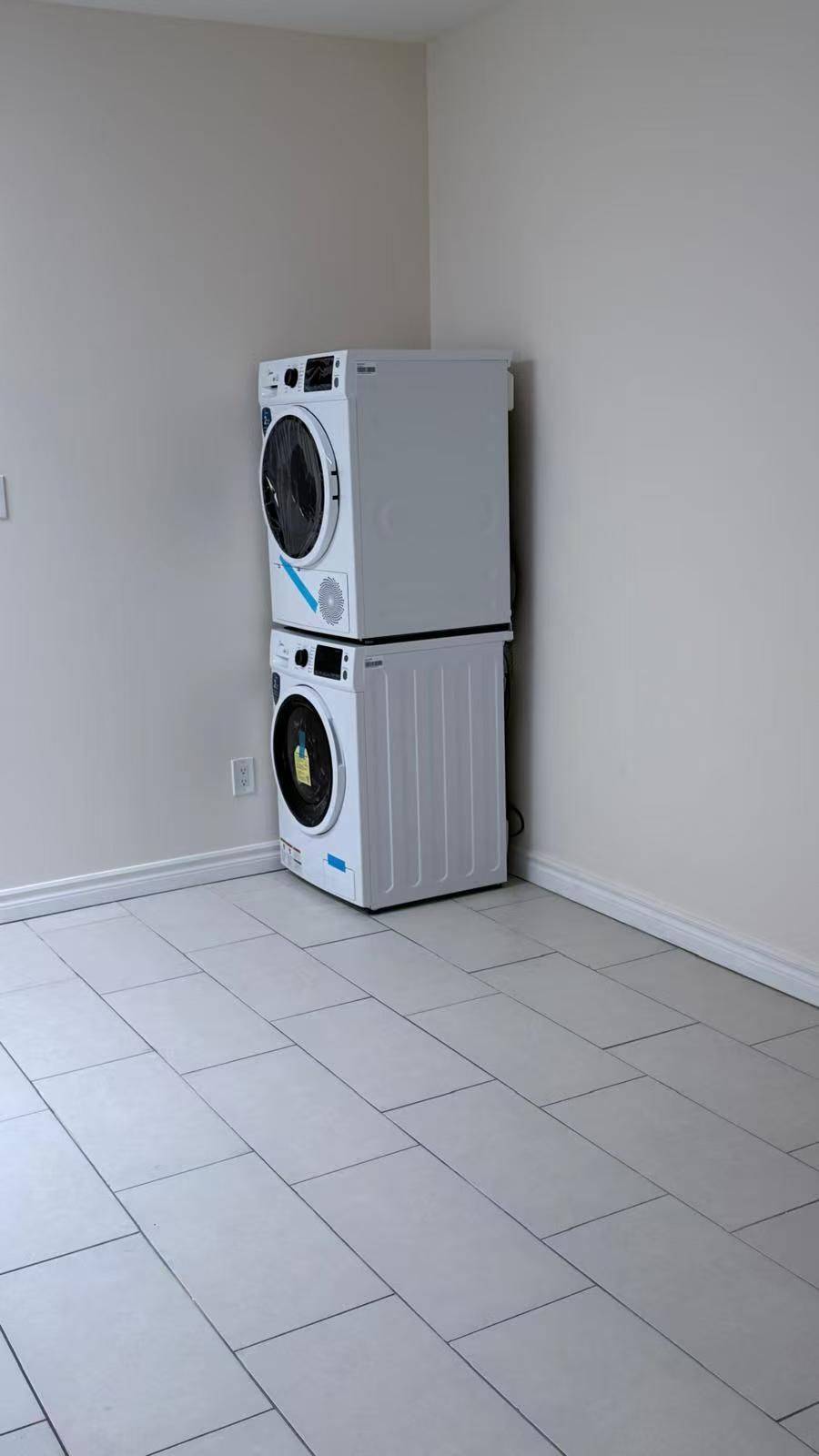 Toronto C01, ON M5T 2G6,413 Spadina AVE #301