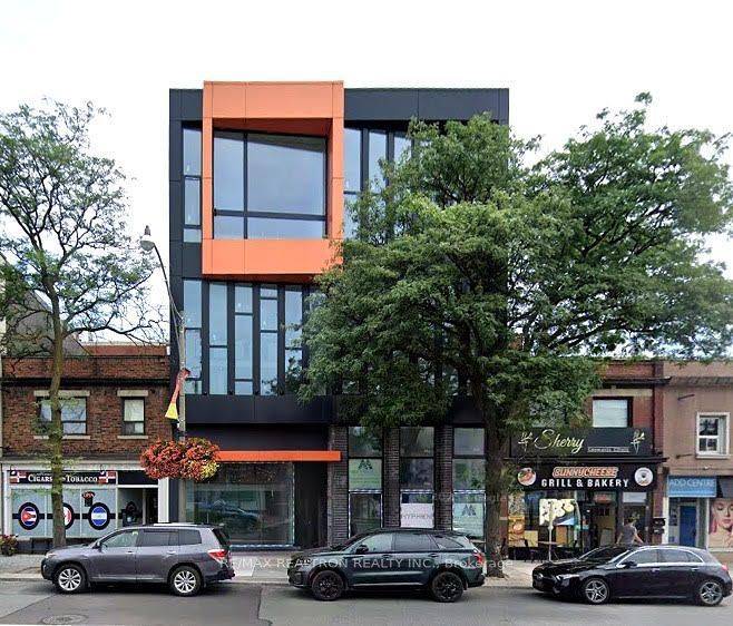 Toronto C04, ON M4N 2N1,3429 Yonge ST #3