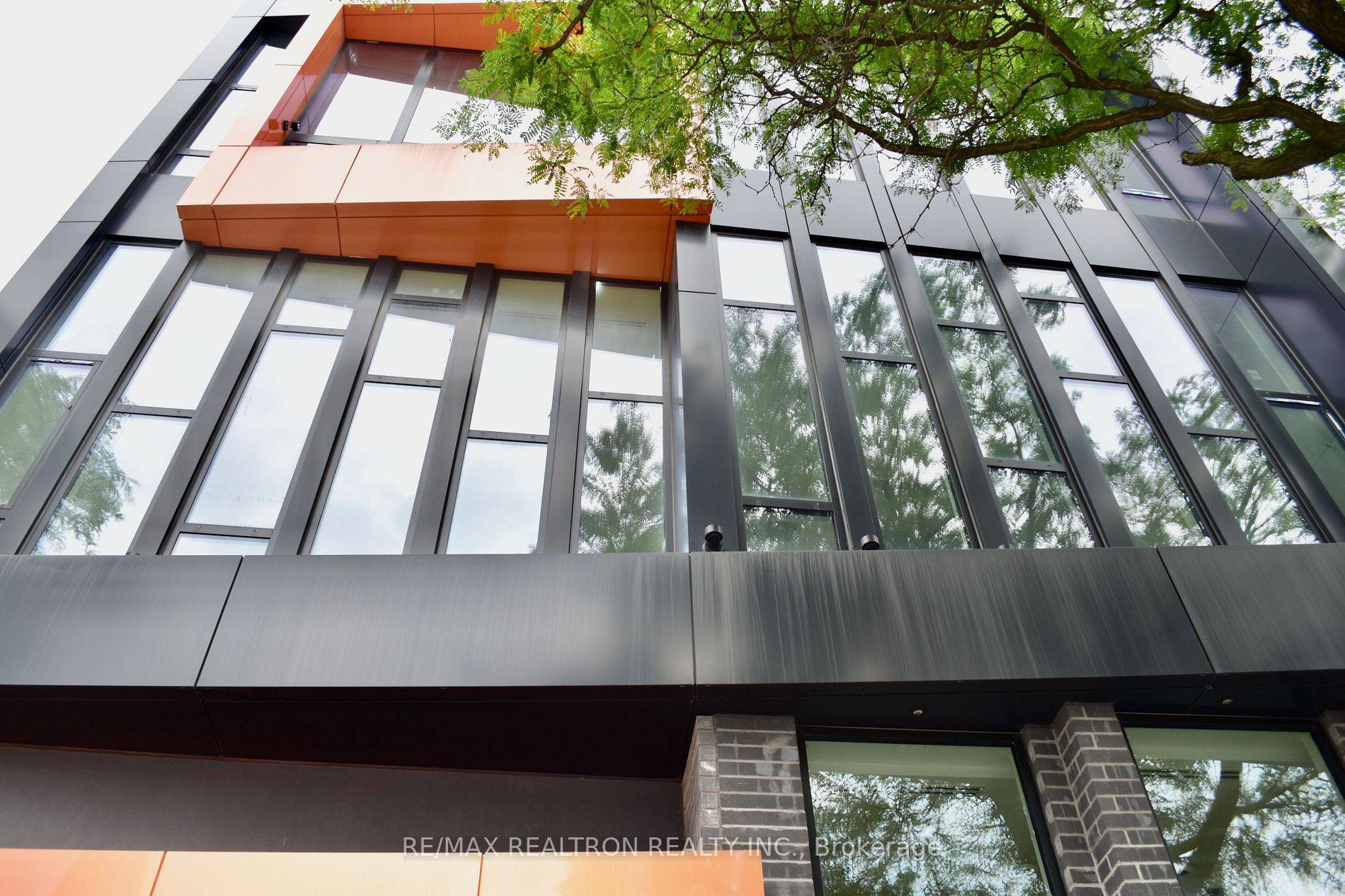 Toronto C04, ON M4N 2N1,3429 Yonge ST #4