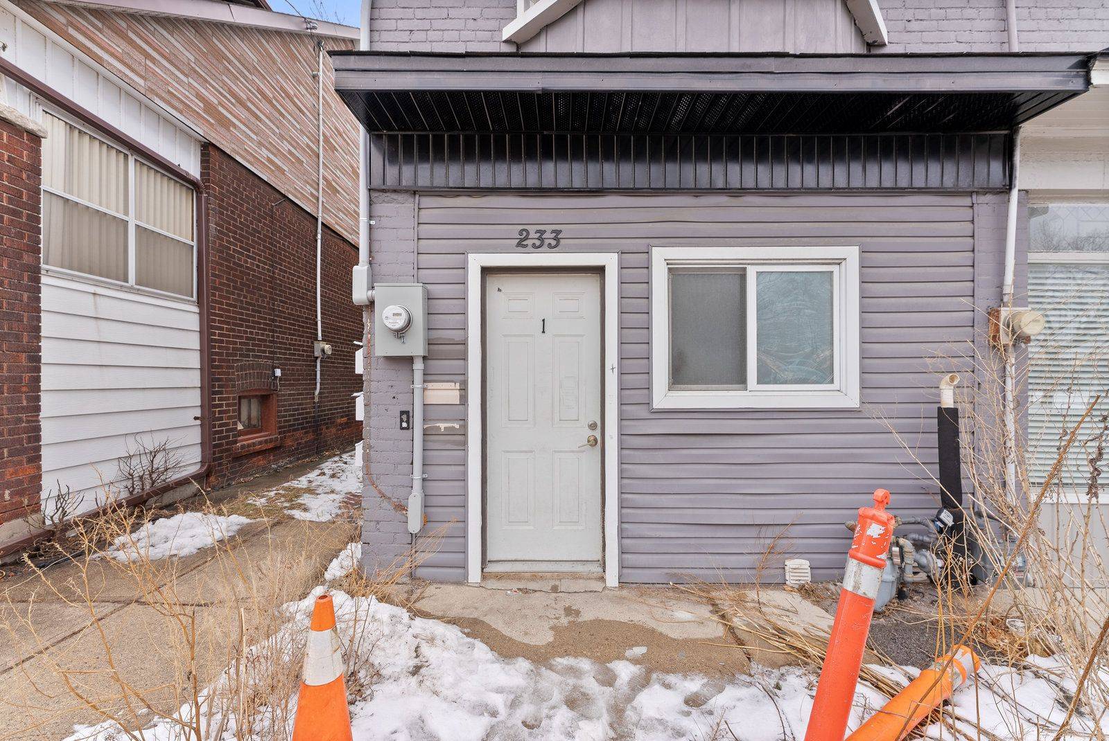 Toronto E01, ON M4L 2R4,233 Greenwood AVE #1