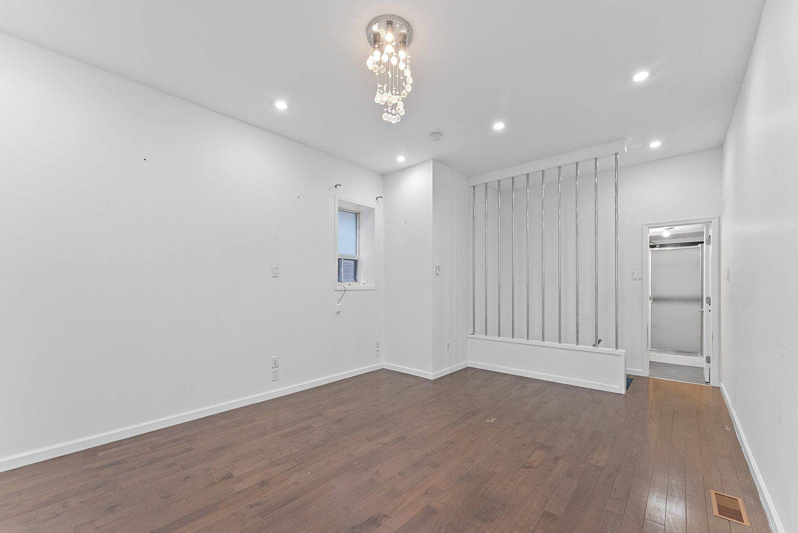 Toronto E01, ON M4L 2R4,233 Greenwood AVE #1