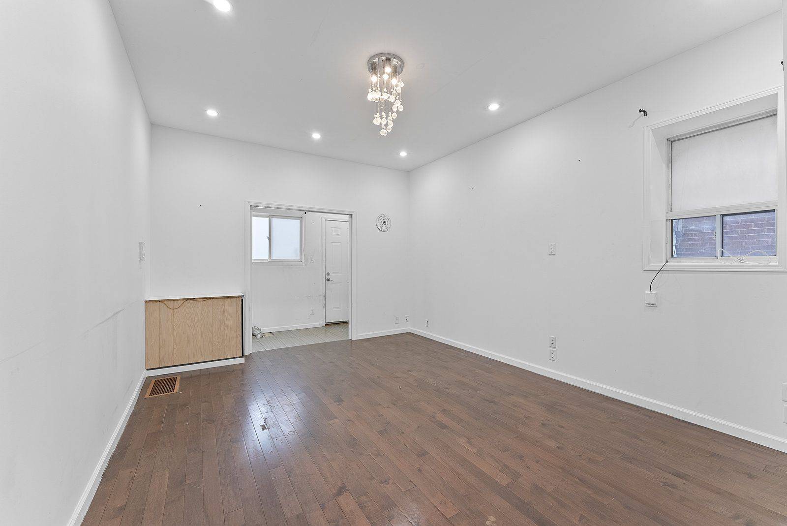 Toronto E01, ON M4L 2R4,233 Greenwood AVE #1