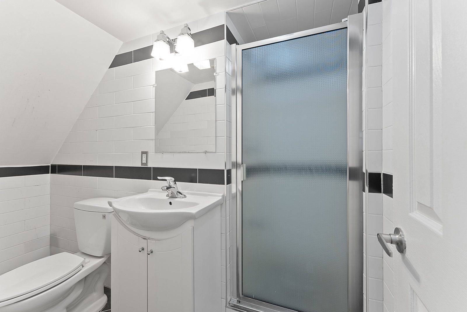 Toronto E01, ON M4L 2R4,233 Greenwood AVE #1