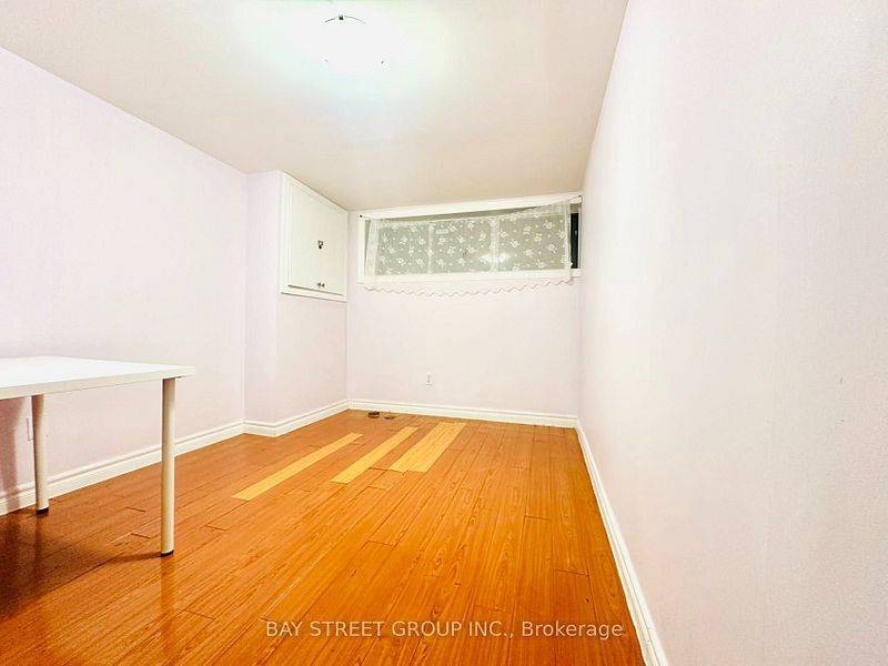 Toronto E07, ON M1S 2Z5,5 Lockdare ST #BSMT