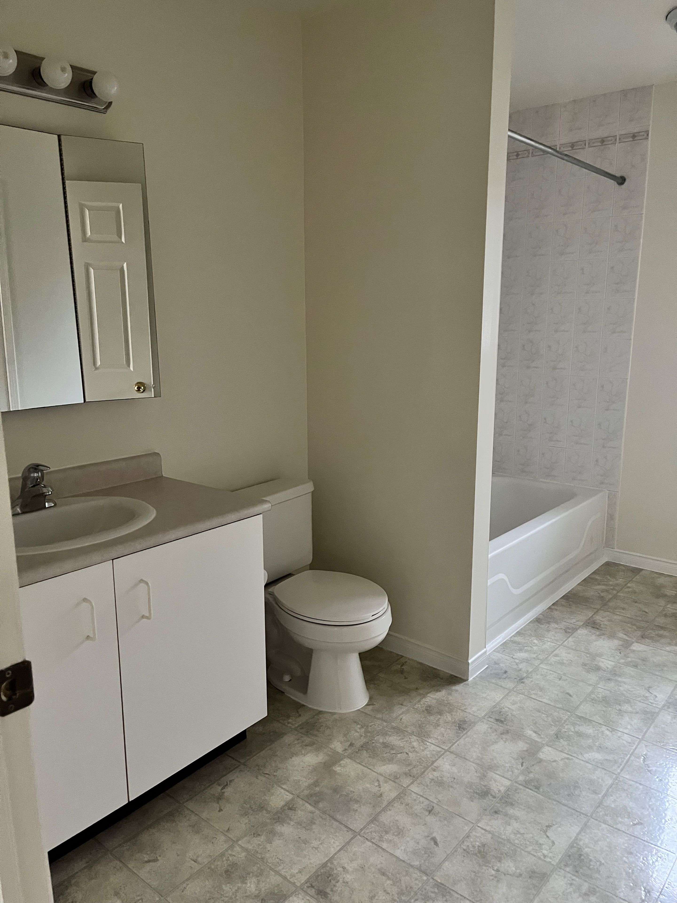 Barrie, ON L4N 9N4,490 Veterans DR #34