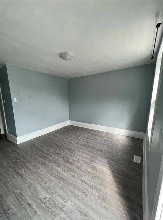 West Centre Town, ON K1Y 3C4,1055 SOMERSET ST #2