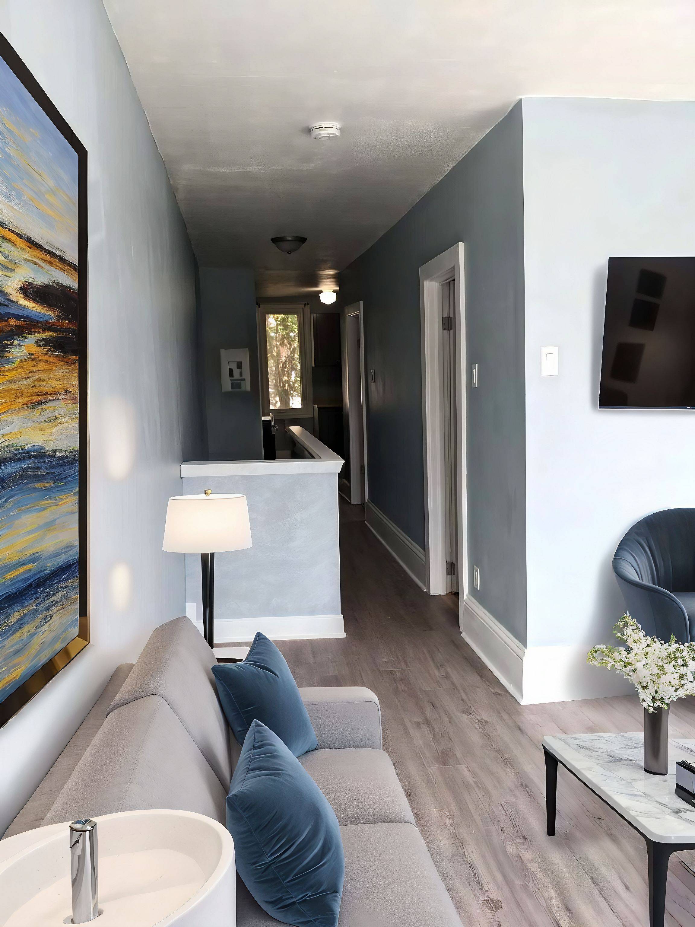 West Centre Town, ON K1Y 3C4,1055 SOMERSET ST #2