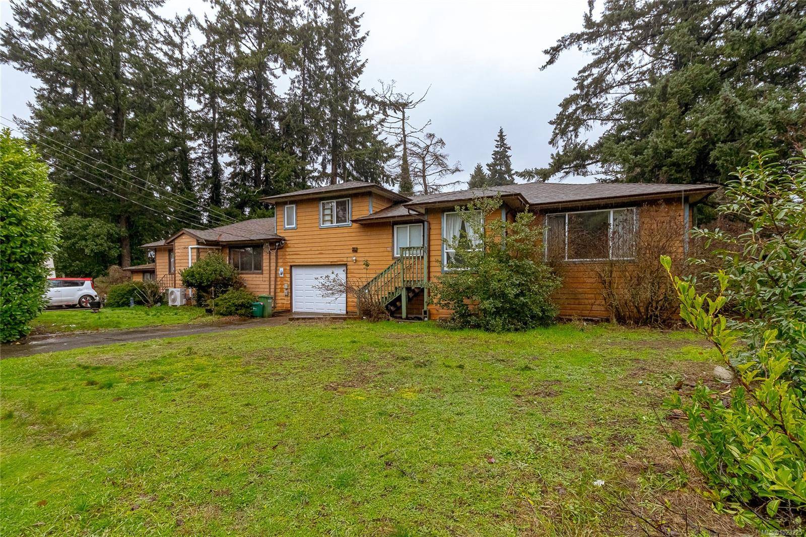 Colwood, BC V9B 2A3,706 Donovan Ave #A & B