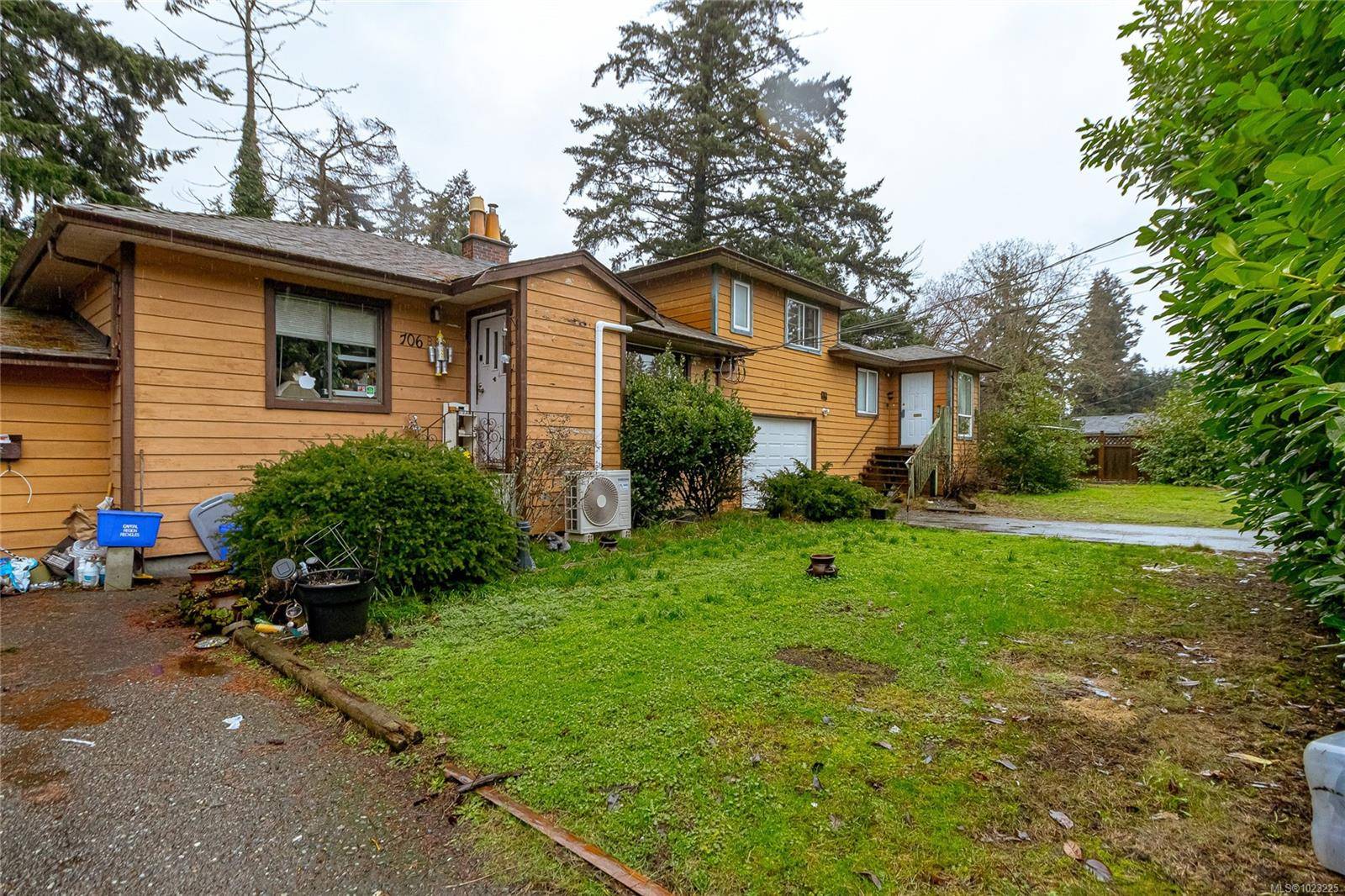 Colwood, BC V9B 2A3,706 Donovan Ave #A & B