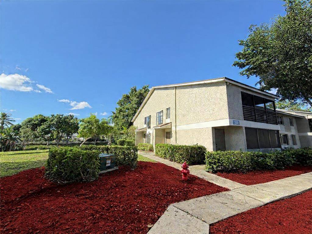 Pompano Beach, FL 33069,709 Gardens Dr #102