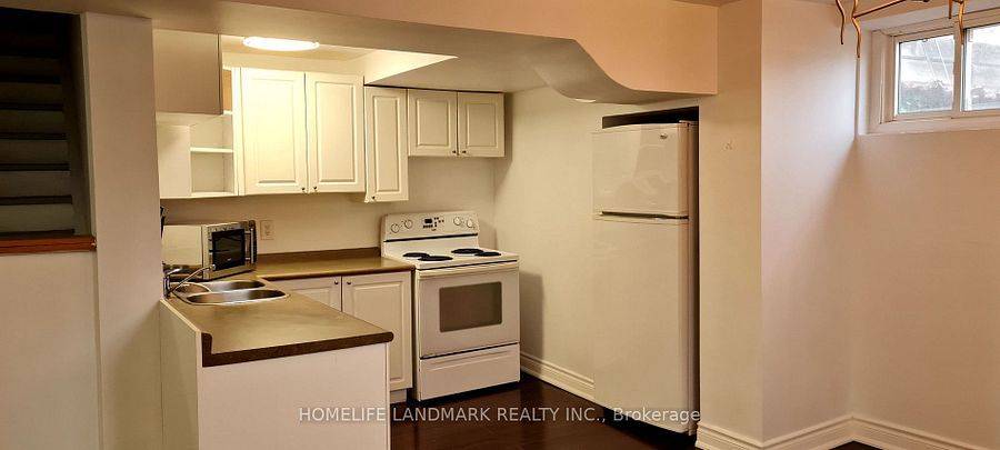 Newmarket, ON L3Y 6H7,1056 Wayne DR E #Basement