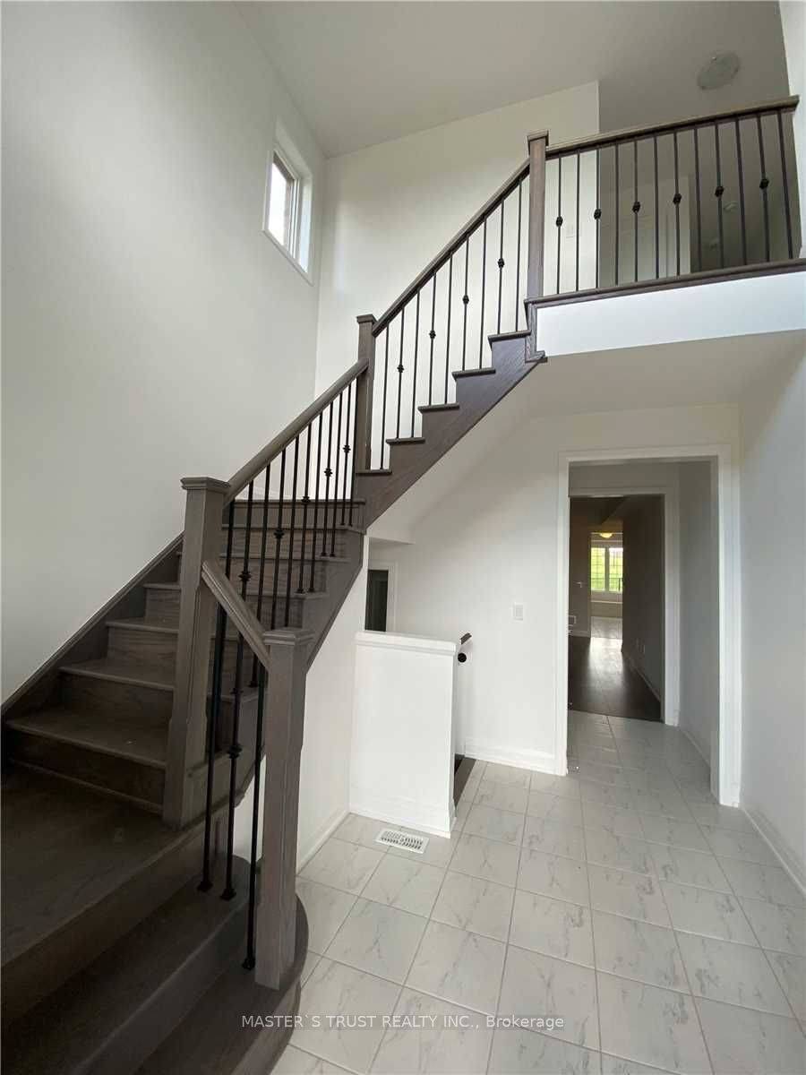 East Gwillimbury, ON L9N 0V3,102 Frank Kelly DR