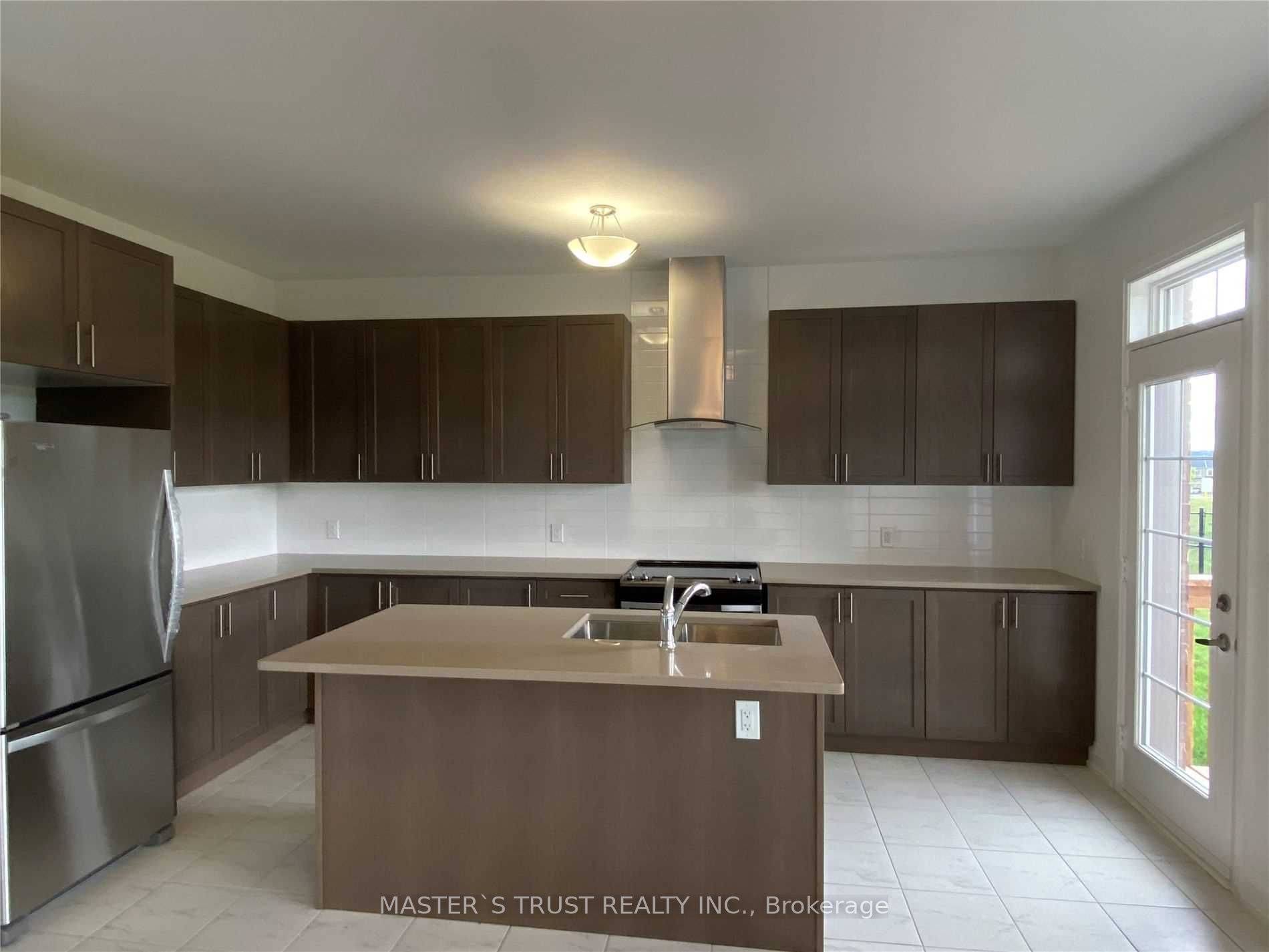 East Gwillimbury, ON L9N 0V3,102 Frank Kelly DR