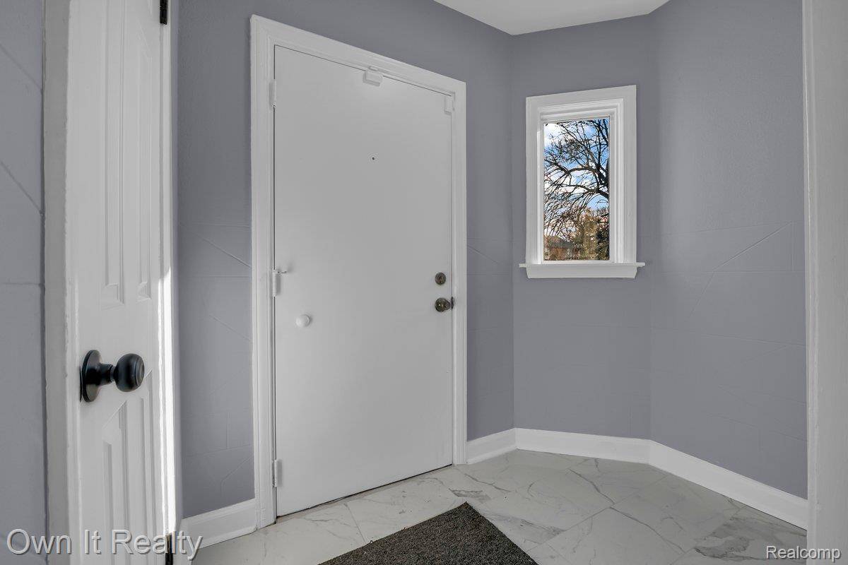 Detroit, MI 48235,16591 Asbury PARK