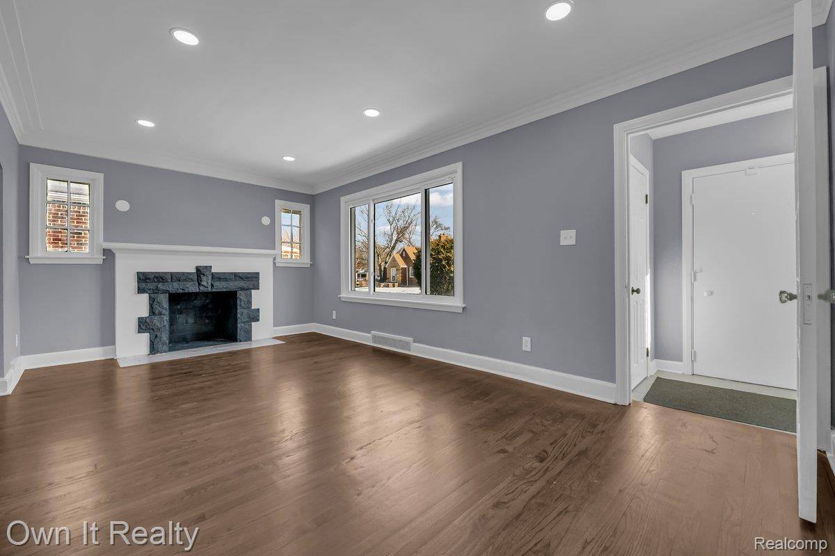 Detroit, MI 48235,16591 Asbury PARK