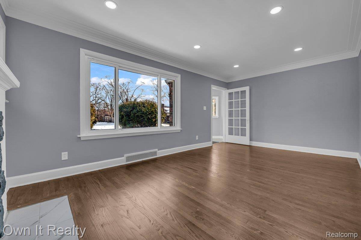 Detroit, MI 48235,16591 Asbury PARK