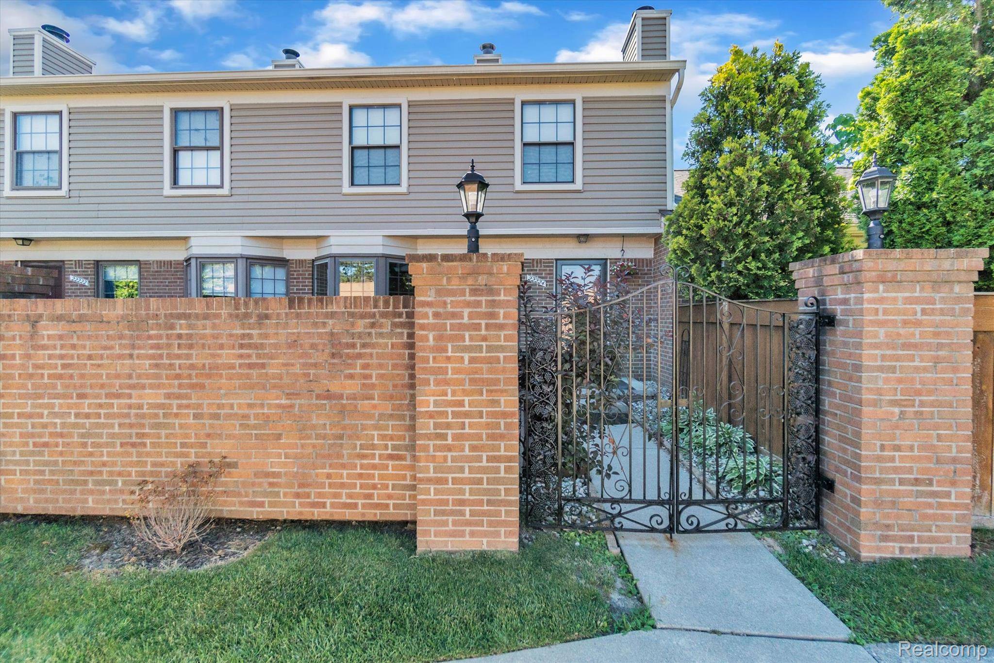 Novi, MI 48375,22224 Edgewater