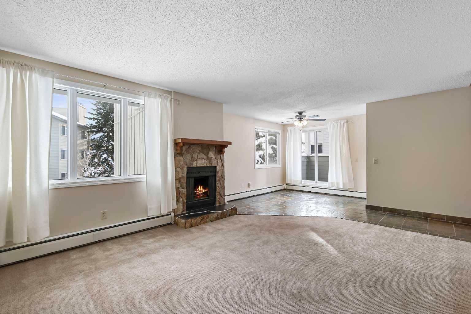 Calgary, AB T3E 6T7,80 Glamis DR SW #3211