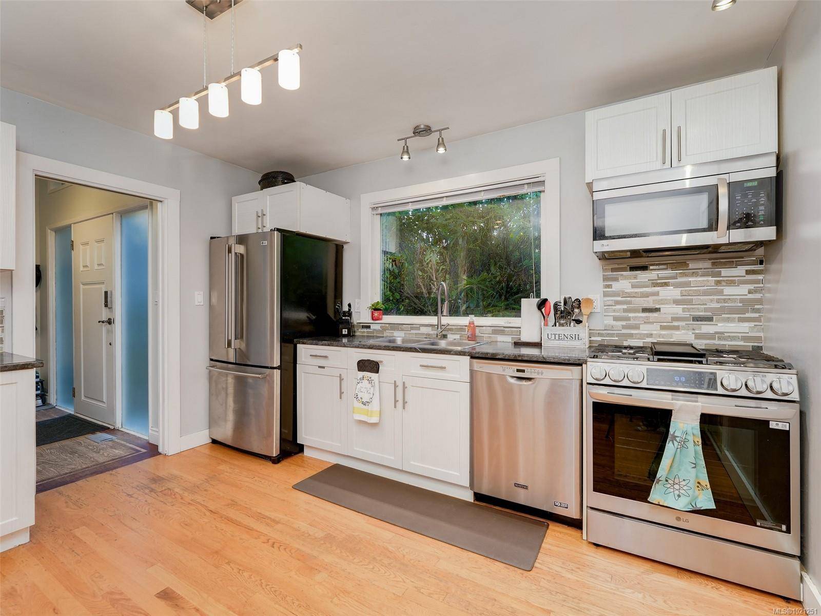 Colwood, BC V9C 1N7,3050 Leroy Pl